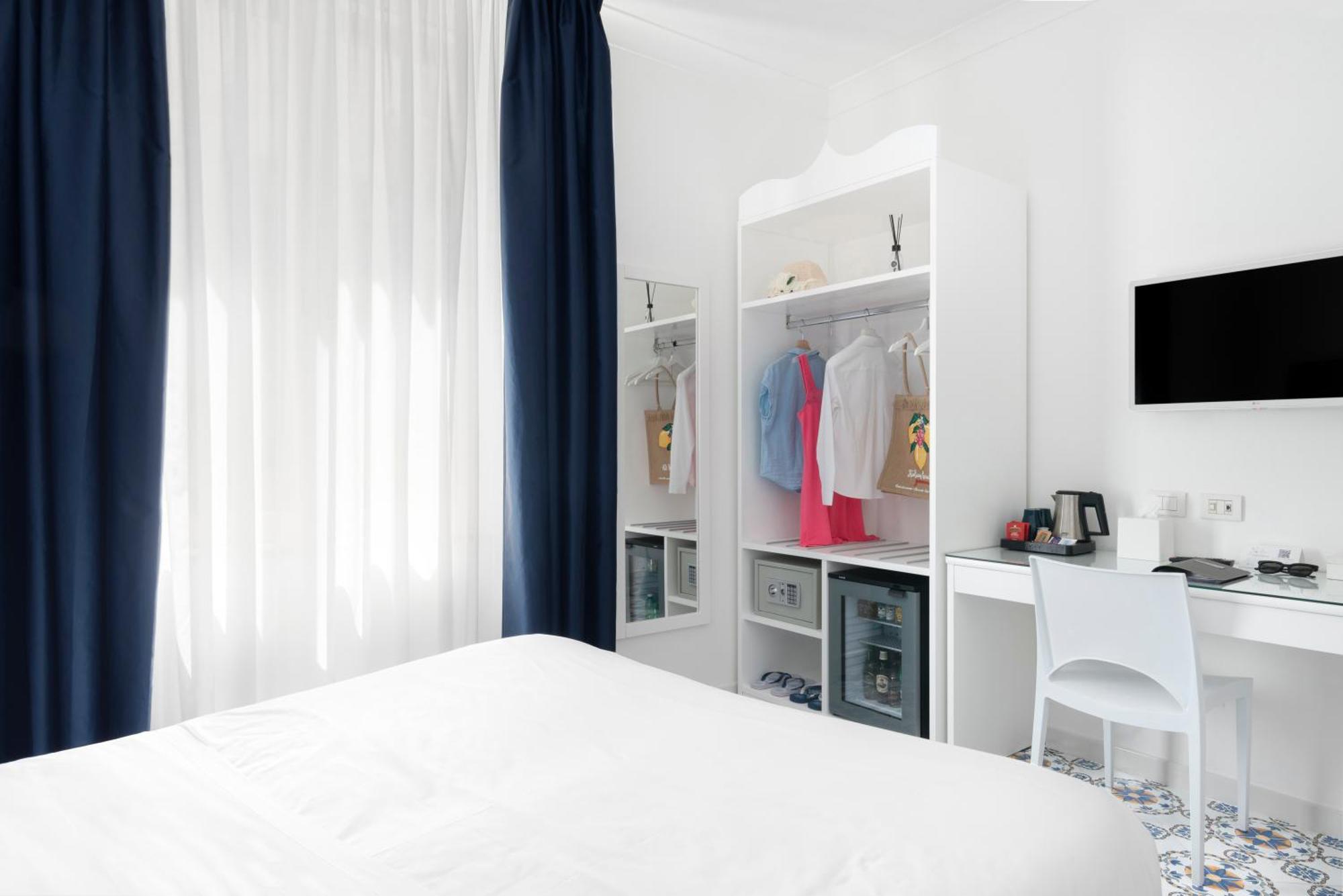Hotel Bougainville Positano Ruang foto
