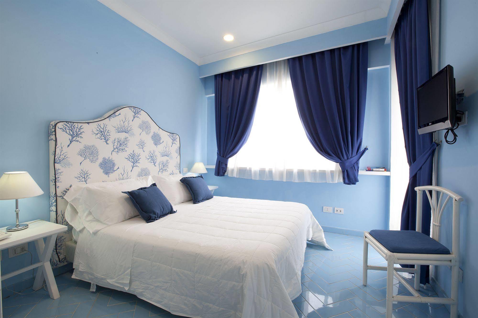 Hotel Bougainville Positano Bagian luar foto